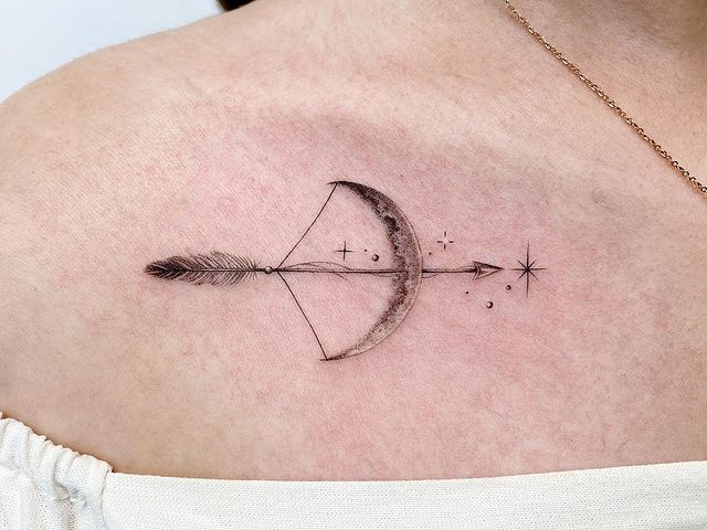 cebola e flechas tatuagem crescente
