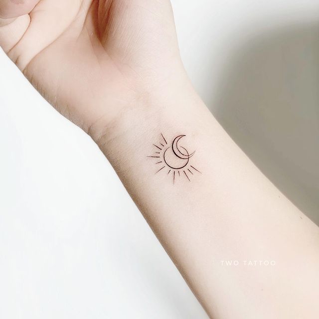 tatuagem interconectada do sol e lua
