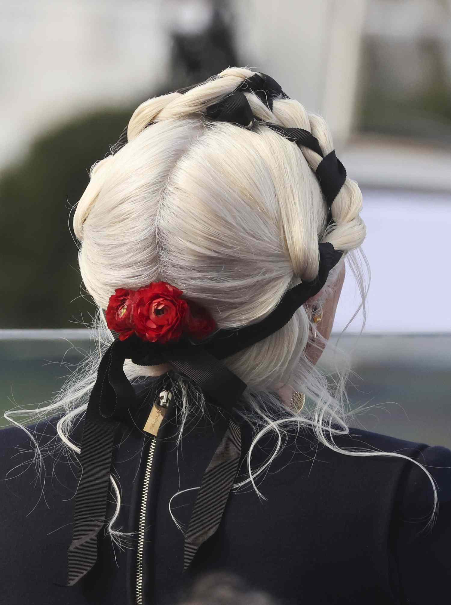 Lady Gaga com sua coroa de inauguração
