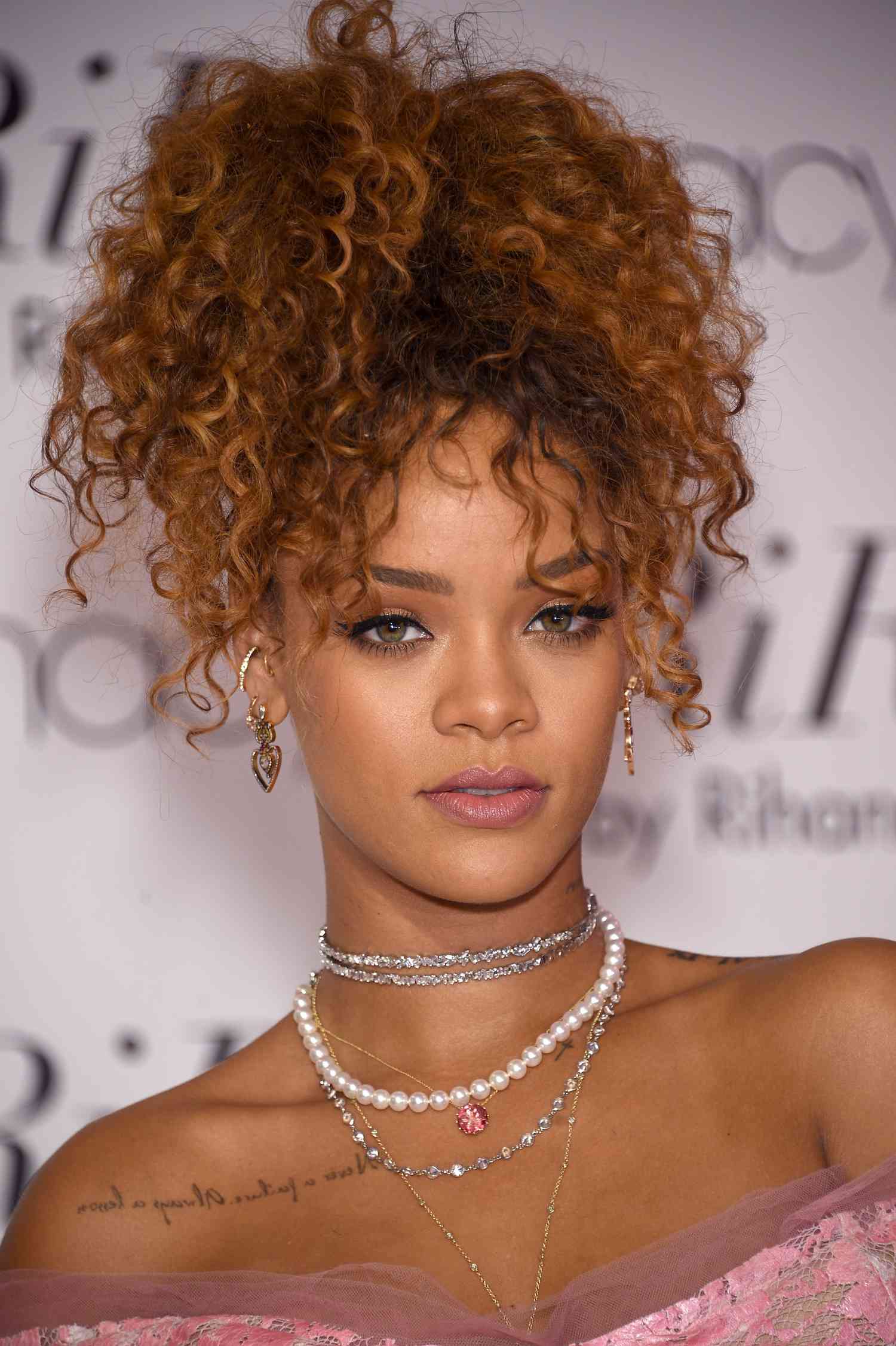 Cabelo loiro Rihanna