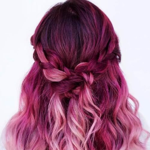Cor de cabelo rosa claro e roxo