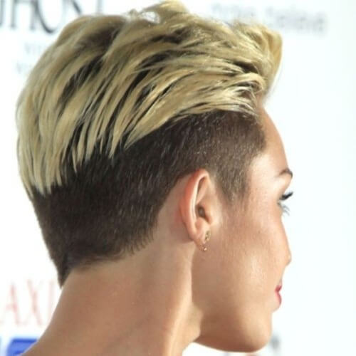 Miley Cyrus Haircut com acabamento de dois tons