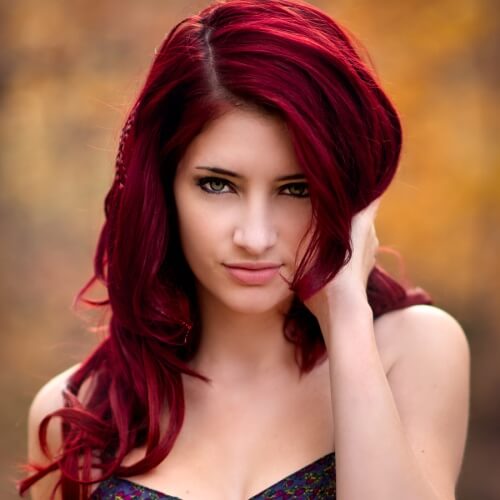Cor de cabelo vermelho-rubin