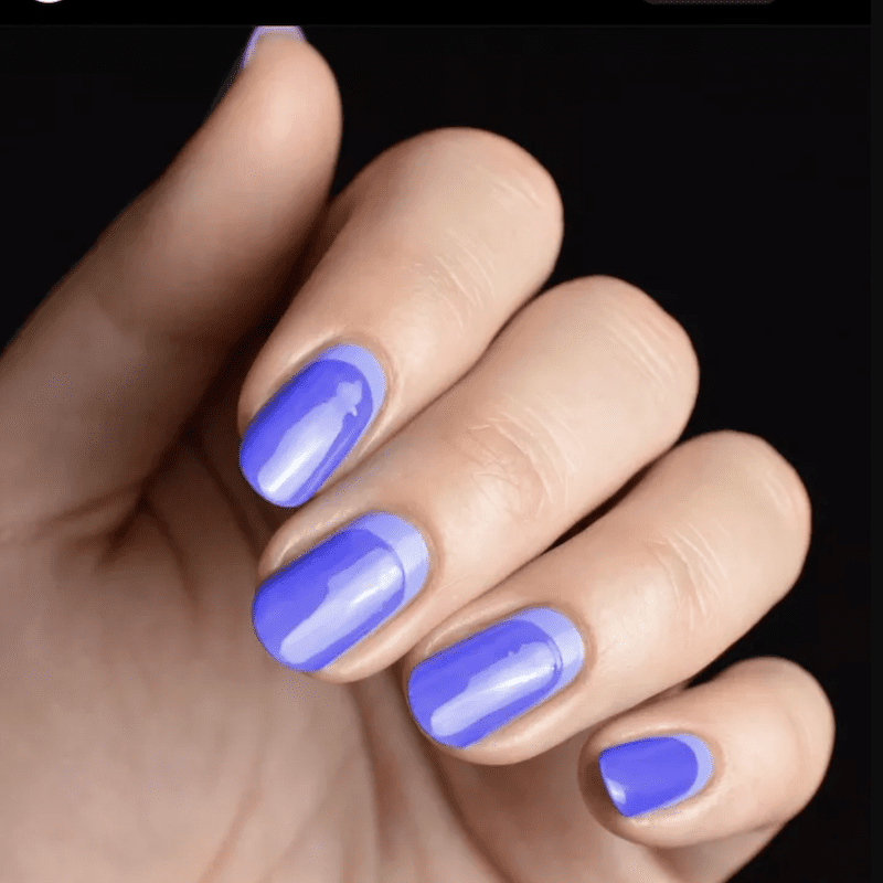 Manicure sem i-lua azul de duas coloras