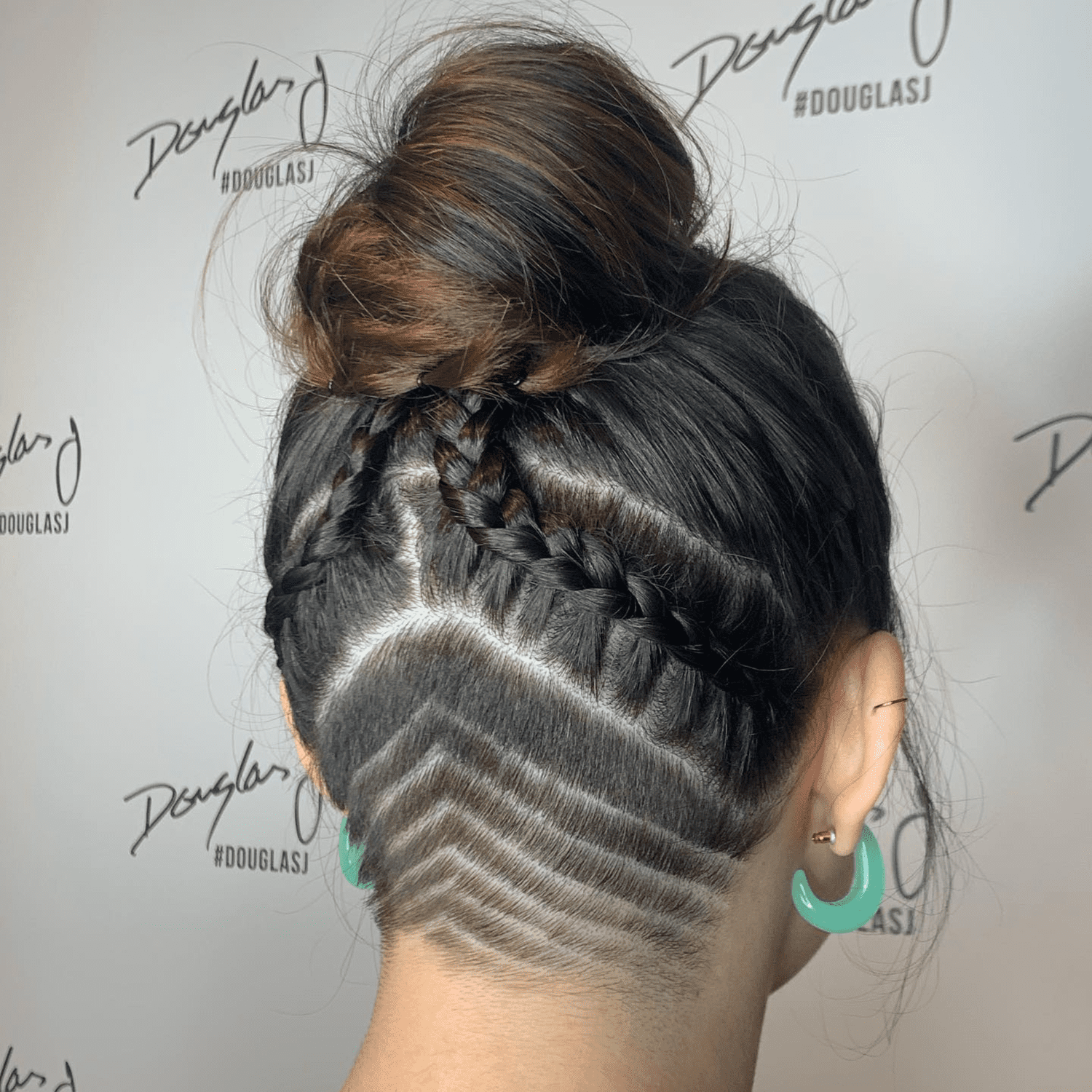 Cortes de cabelo femininos com linhas simétricas