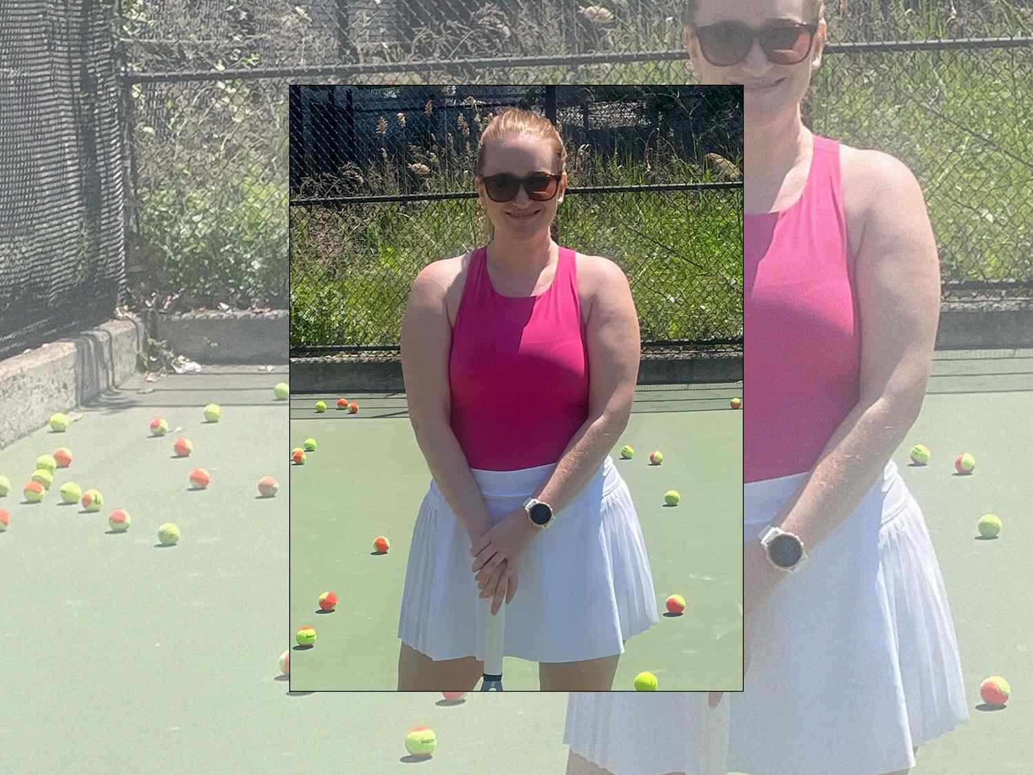 O editor de Byrdie, Shannon Bauer, está vestido com uma camisa rosa e uma saia de tênis branca