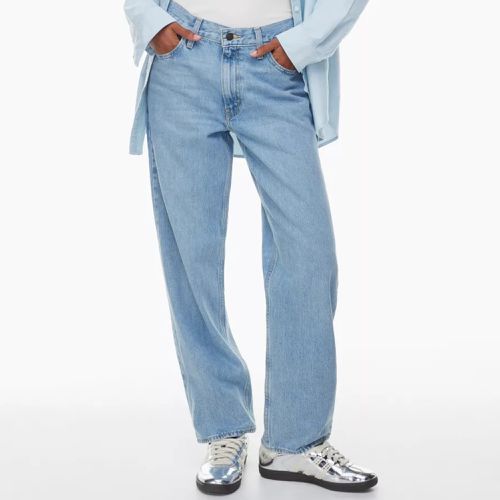 O pai de Levi Jeans de jeans de jeans leves no modelo