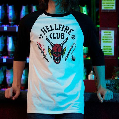 T-shirt Stranger Things Hellfire Club Raglan T-Shirt (US $ 27- $ 31)