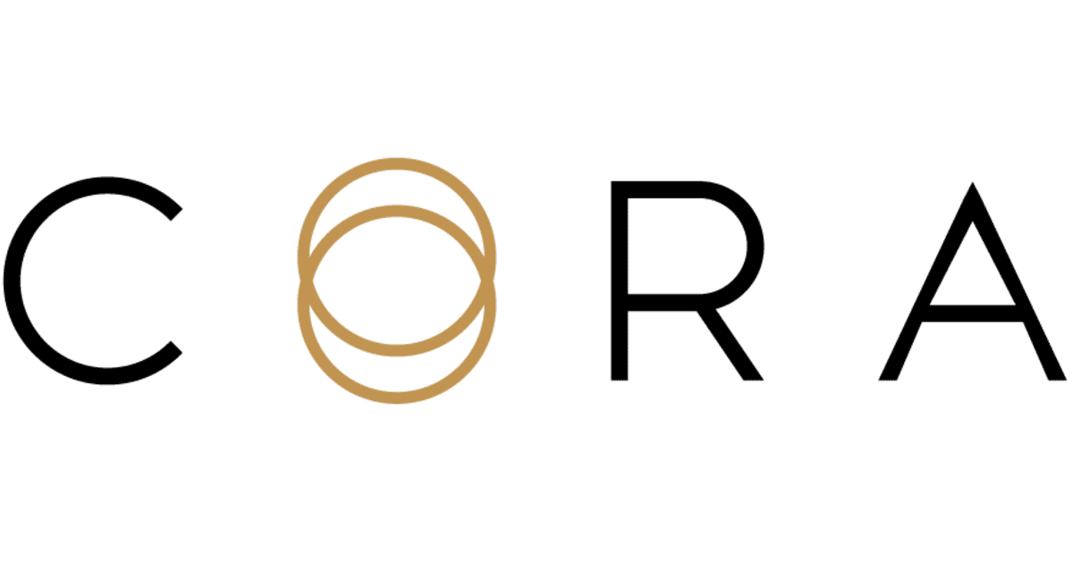 Logotipo de Cora com letras pretas e a letra O em um desenho de ouro